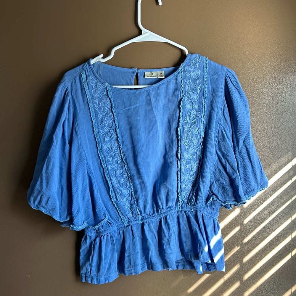 Women’s Medium Blue Crop Top